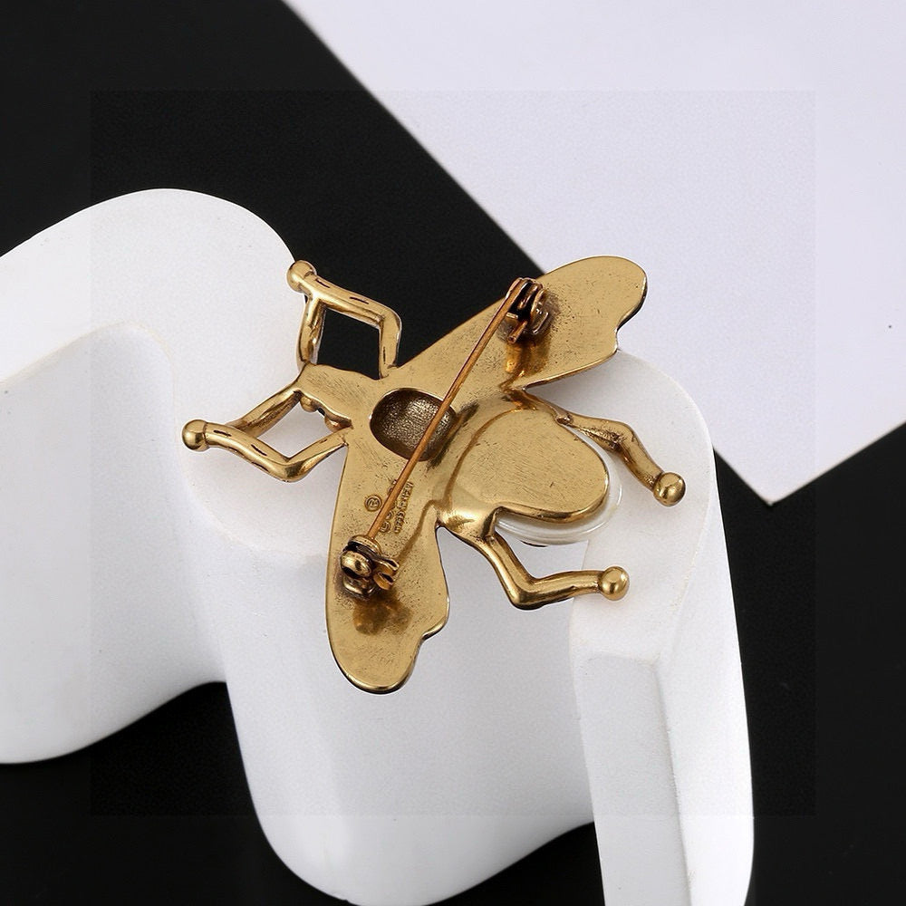 Double-G Emblem Brooch in Gold-Tone – Design 001 styled product view