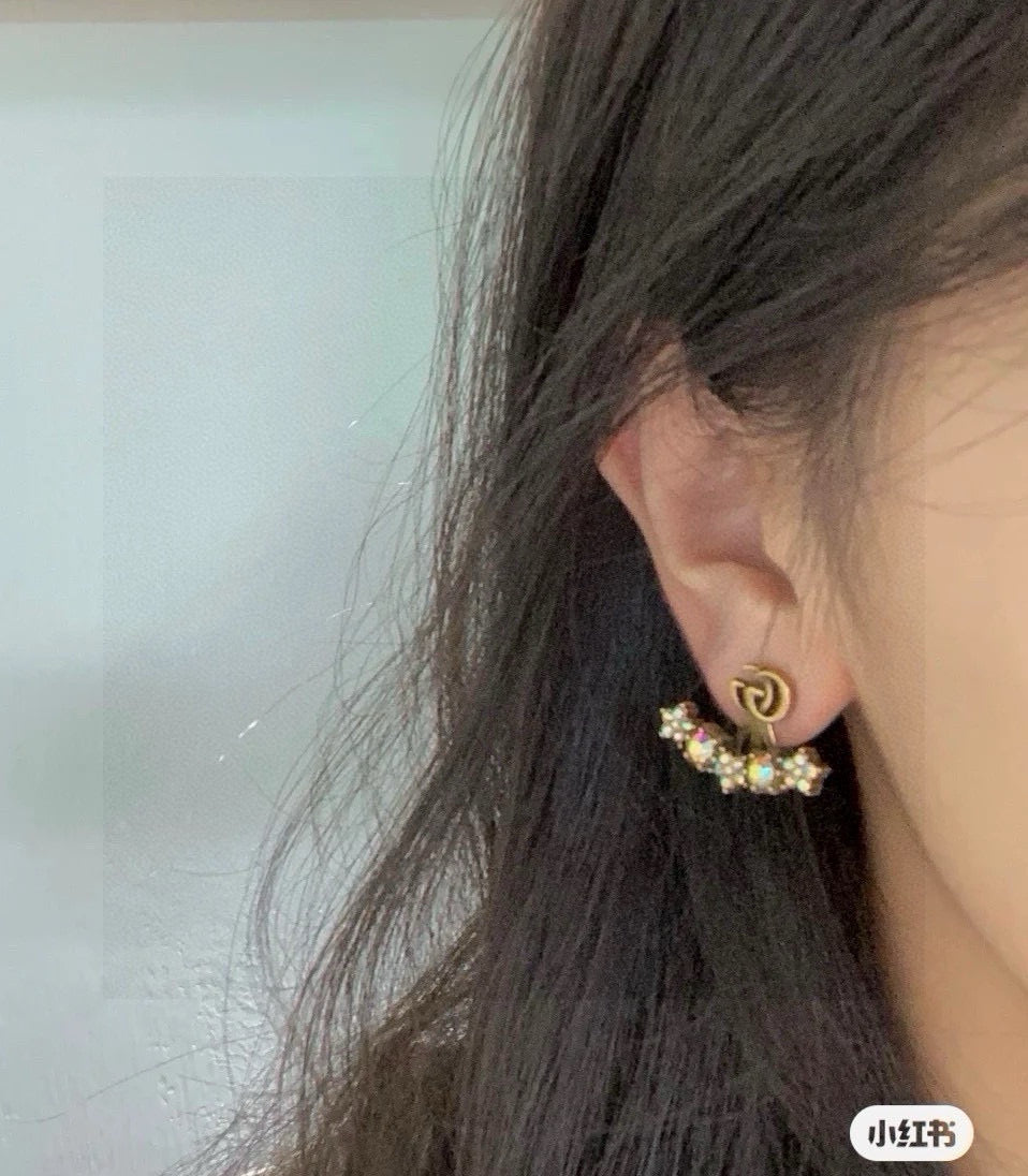 Double-G Emblem Stud Earrings in Gold-Tone – Design 004 side detail