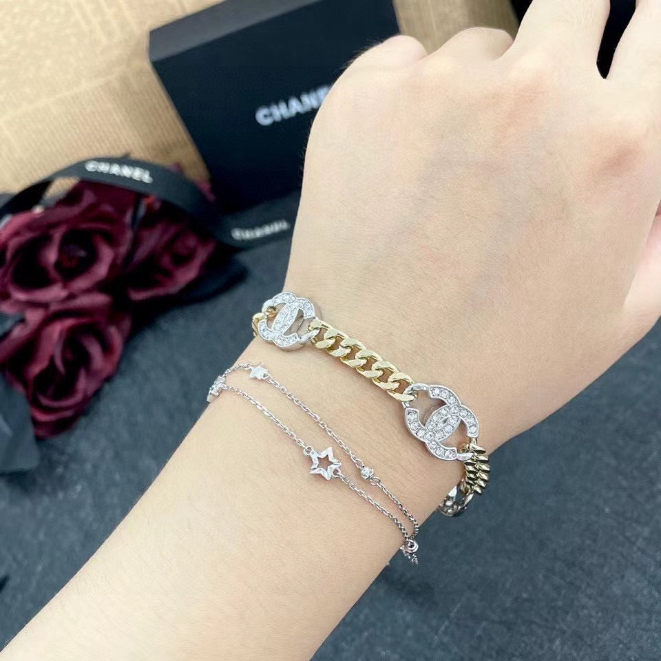 Letter Bracelet in Silver-Tone – Design 002 close-up detail