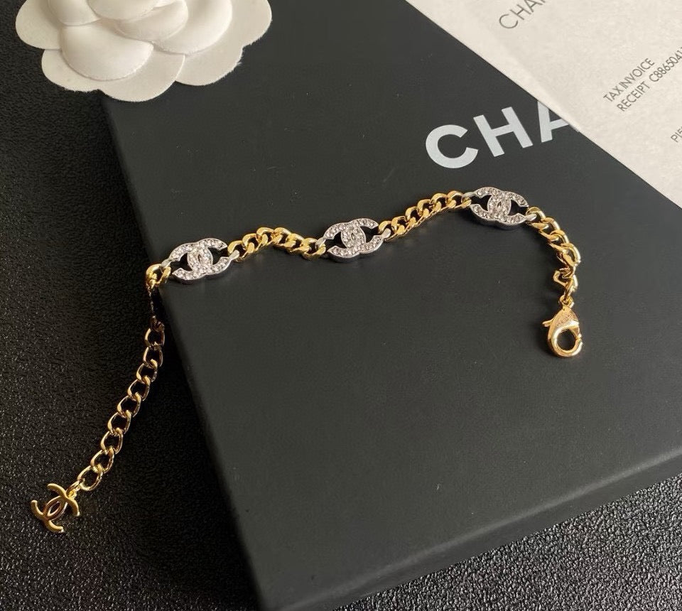 Letter Bracelet in Silver-Tone – Design 002 side detail