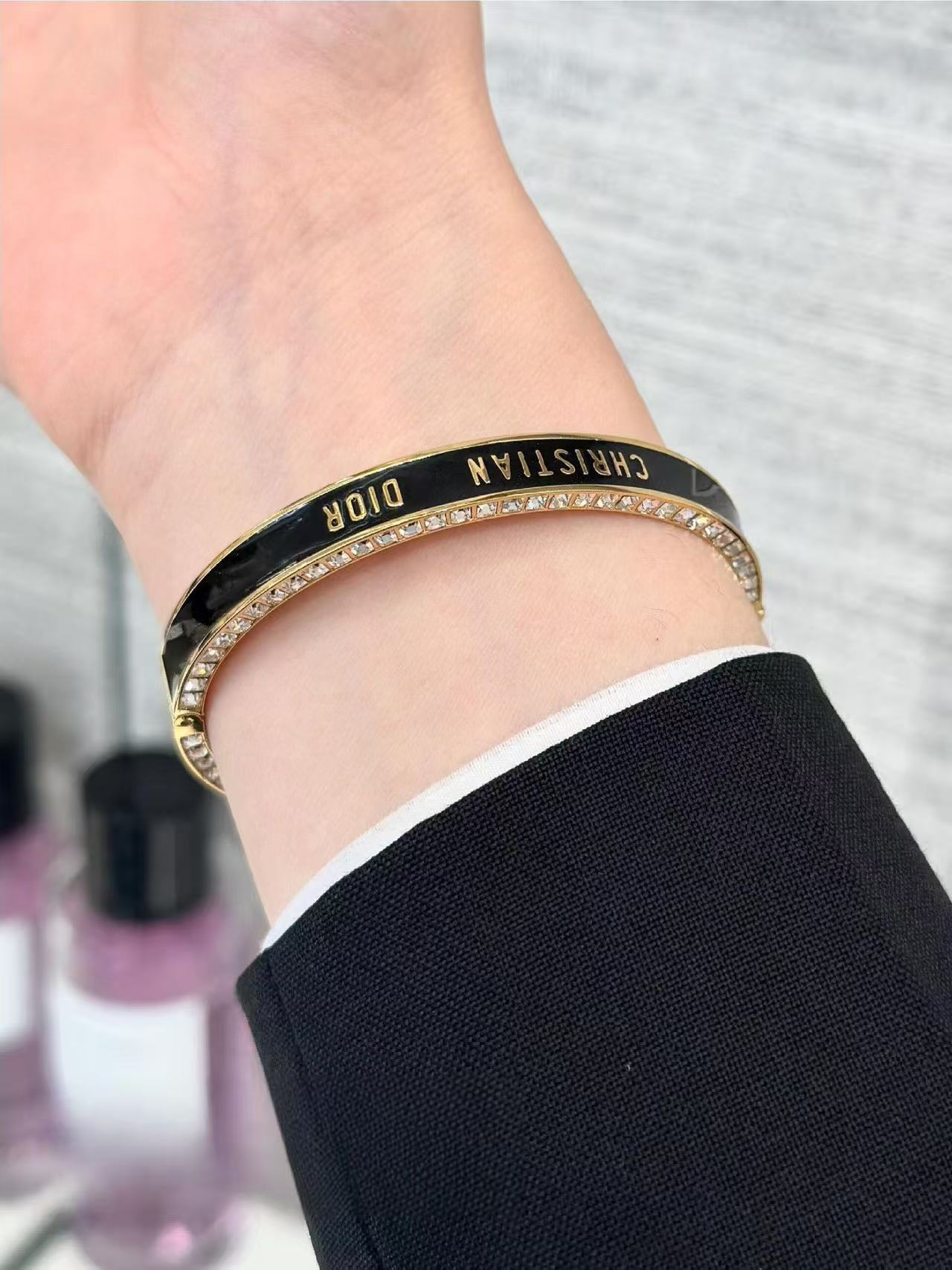 Graphic Letter Motif Statement Bracelet in Silver-Tone – Design 001 side detail