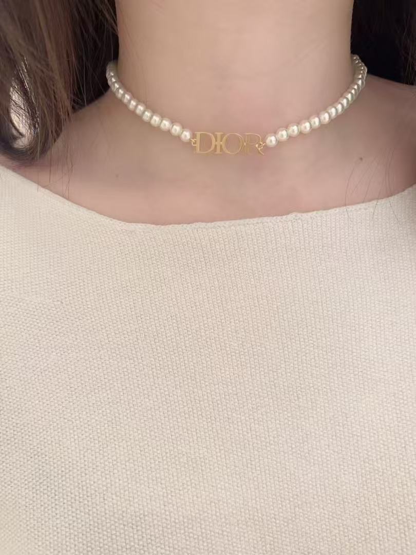 Pearl-Style Motif Pendant Necklace in Polished Metal-Tone with Pearl-Style Detail – Design 001 main product view