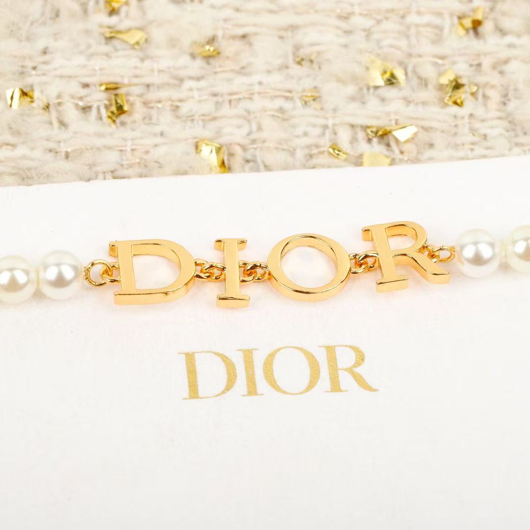 Pearl-Style Motif Statement Bracelet in Polished Metal-Tone with Pearl-Style Detail – Design 001 close-up detail