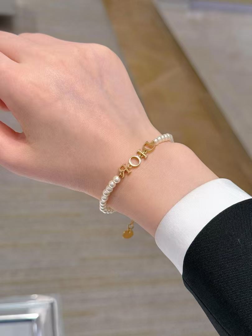 Pearl-Style Motif Statement Bracelet in Polished Metal-Tone with Pearl-Style Detail – Design 001 front view