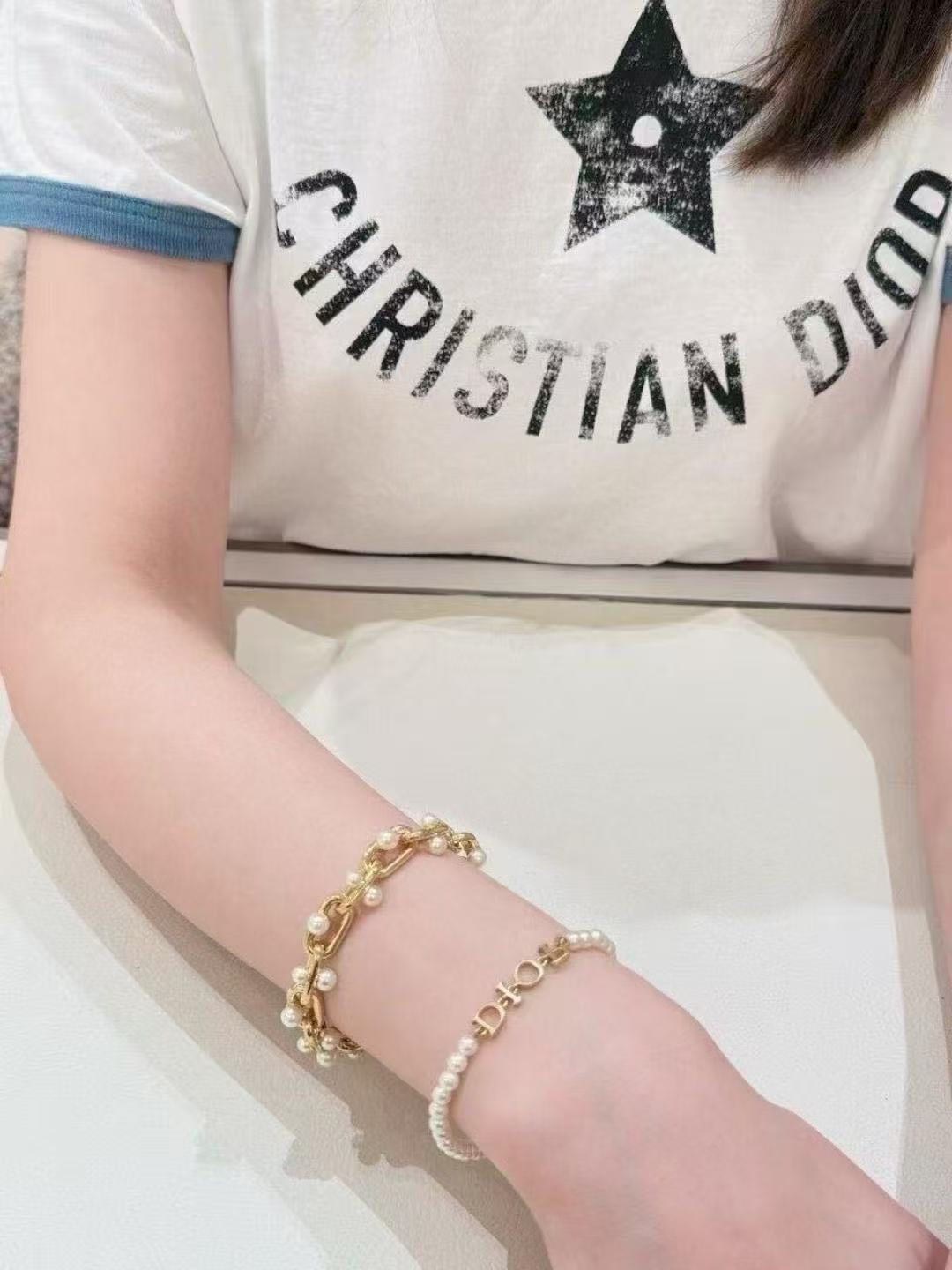 Pearl-Style Motif Statement Bracelet in Polished Metal-Tone with Pearl-Style Detail – Design 001 side detail