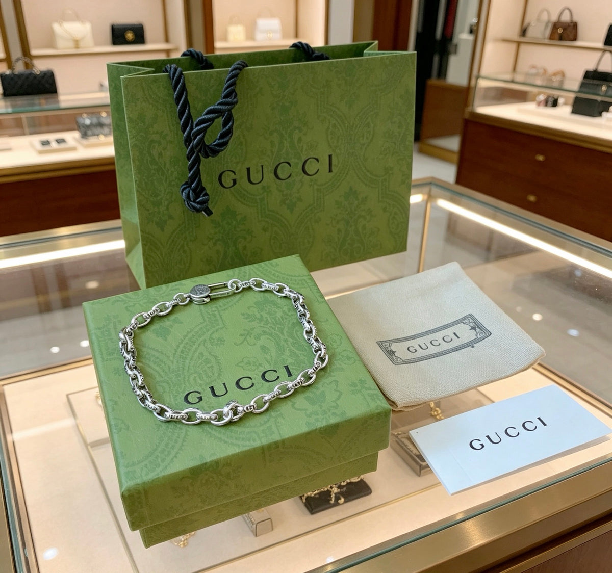 Double-G Emblem Bracelet in Polished Metal-Tone – Design 002 close-up detail
