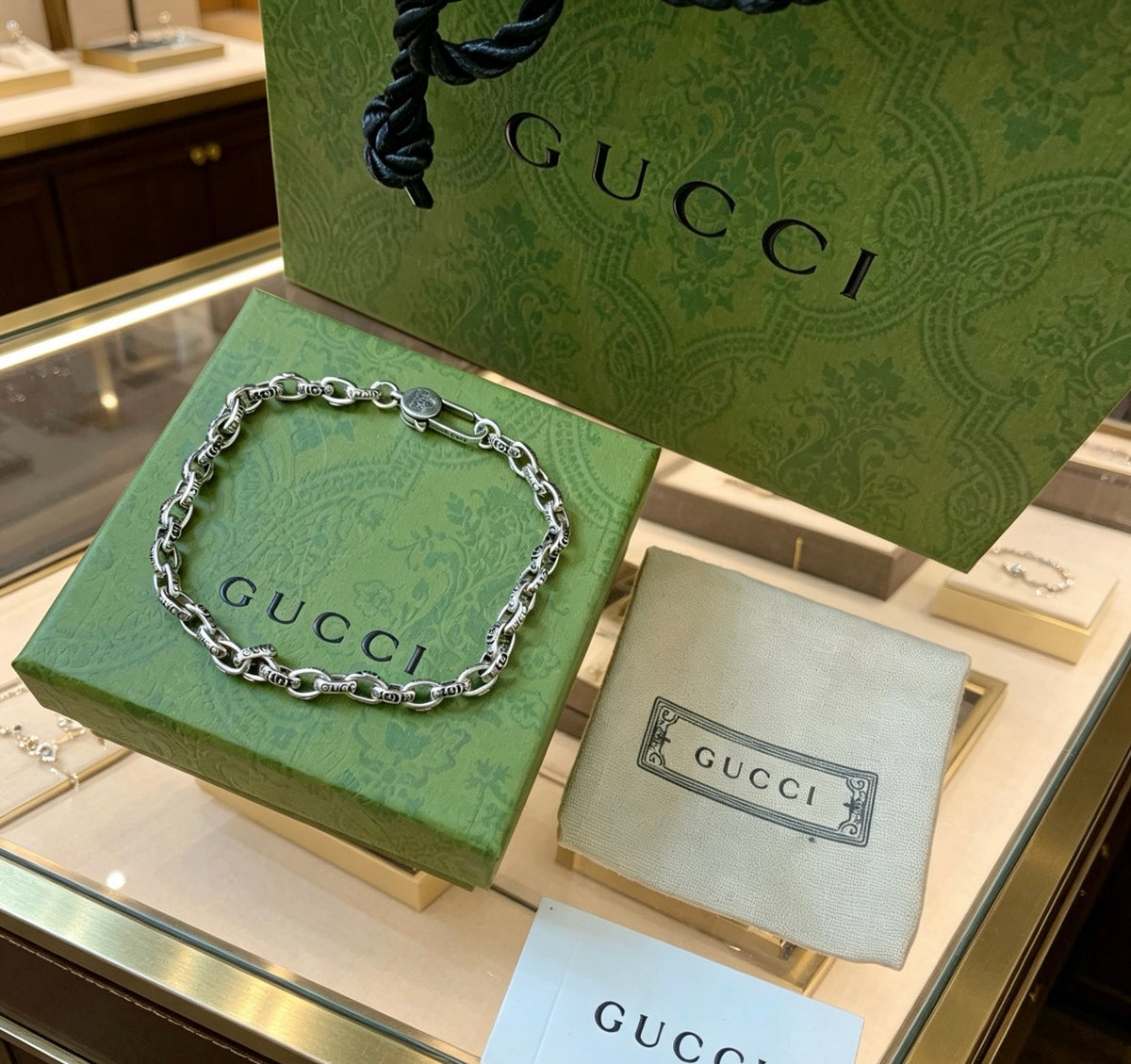 Double-G Emblem Bracelet in Polished Metal-Tone – Design 002 detail view