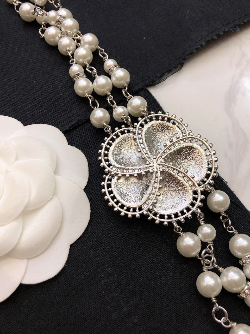 Camellia Pearl-Detail Pendant Necklace – Pearl Detail side detail